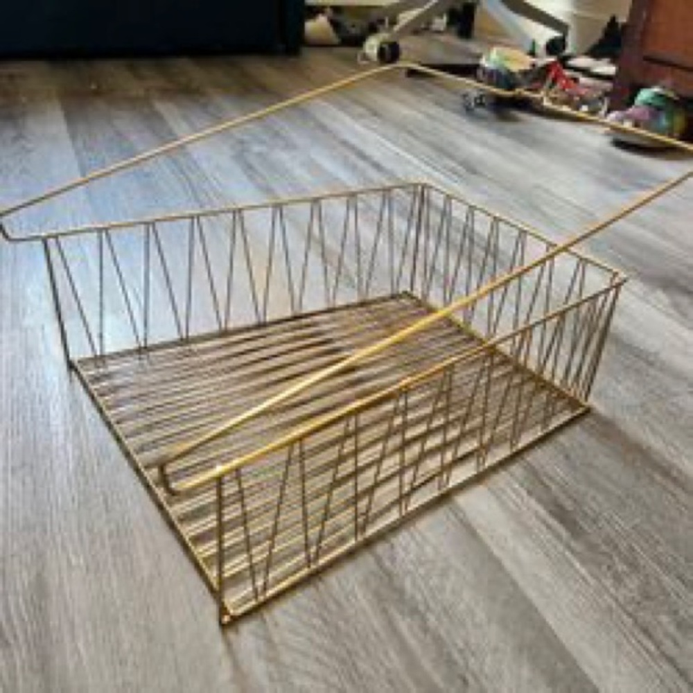 Wire basket, brass color, 15 3/4x13 "